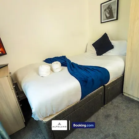 The Purple 5 Bedroom House By Altoluxoexperience Short Lets & Serviced With Free Parking בריסטול
