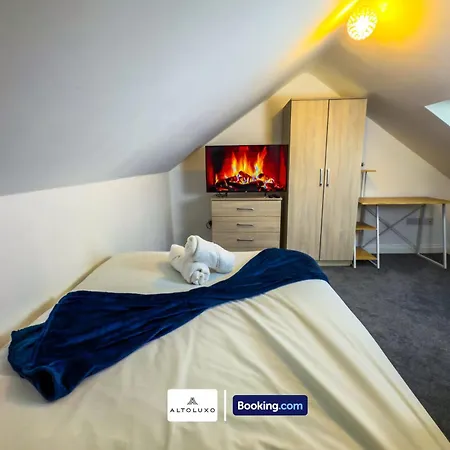 בית נופש The Purple 5 Bedroom House By Altoluxoexperience Short Lets & Serviced With Free Parking *