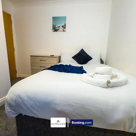 The Purple 5 Bedroom House By Altoluxoexperience Short Lets & Serviced With Free Parking בית נופש בריסטול