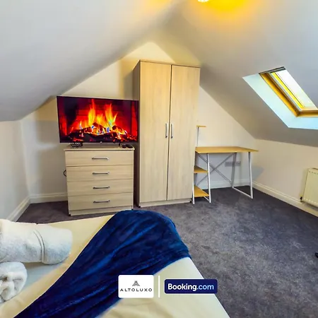 Inactive The Purple 5br House By Altoluxoexperience Short Lets & Serviced With Free Parking