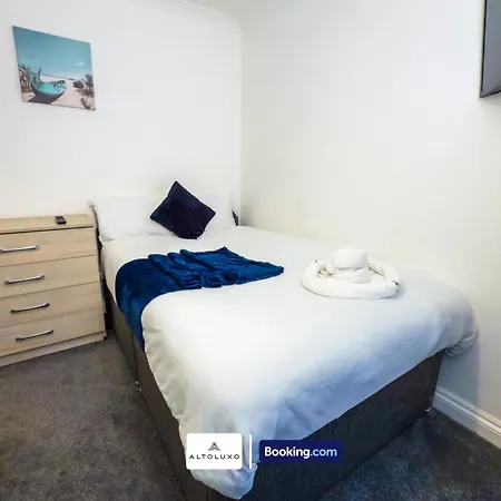 The Purple 5 Bedroom House By Altoluxoexperience Short Lets & Serviced With Free Parking * בריסטול
