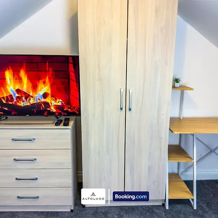 בית נופש The Purple 5 Bedroom House By Altoluxoexperience Short Lets & Serviced With Free Parking בריסטול