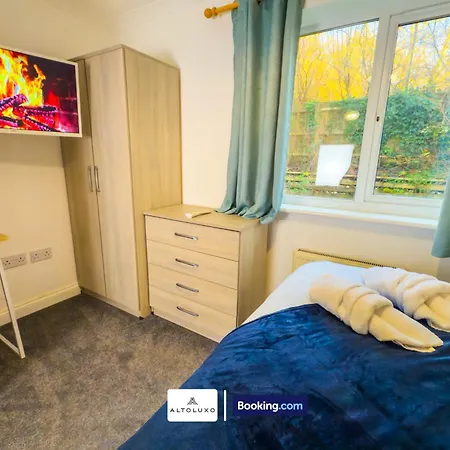 Inactive The Purple 5br House By Altoluxoexperience Short Lets & Serviced With Free Parking Будинок відпочинку *